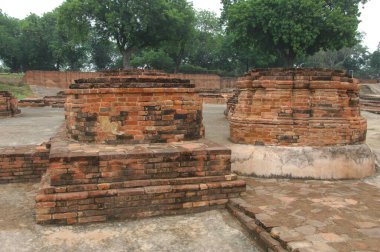 Tapınaktaki Taş 'ta Tanrı heykeli
