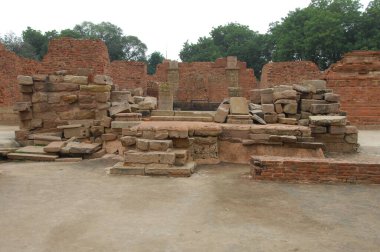 Tapınaktaki Taş 'ta Tanrı heykeli