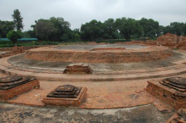 Tapınaktaki Taş 'ta Tanrı heykeli