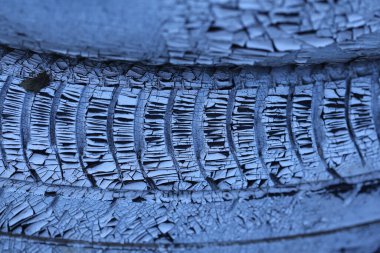 Kulübedeki hasarlı eski lastik dokusu