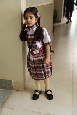 Hyderabad üniformalı kız ve erkek öğrenci 5 Mart 2022