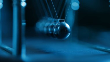 Dekoratif Newton Baloları yakın plan