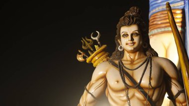 Tapınaktaki Tanrı Heykeli