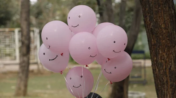 Banda Balonów Uśmiechem Parku — Zdjęcie stockowe