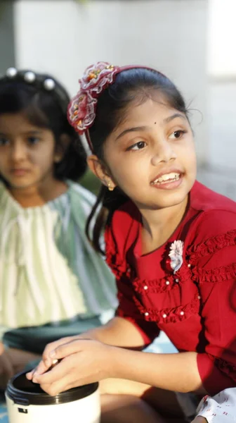 Kinder Spielen Auf Matten Garten Hyderabad Indien März 2022 — Stockfoto