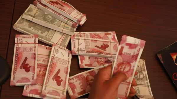 Kassier Tellen Indiase Valuta Closeup — Stockfoto