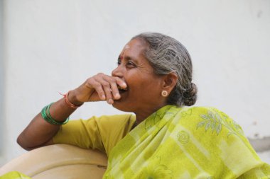 20 Mayıs 2022 Hyderabad Hindistan 'da Hintli Yaşlı Kadınlar