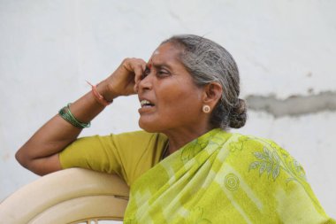 20 Mayıs 2022 Hyderabad Hindistan 'da Hintli Yaşlı Kadınlar