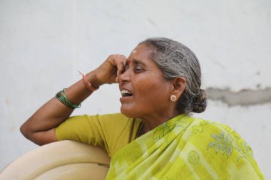 20 Mayıs 2022 Hyderabad Hindistan 'da Hintli Yaşlı Kadınlar