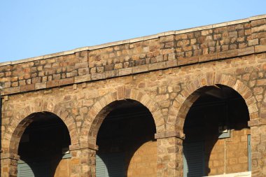 Kolaj Binası 'nın dışı