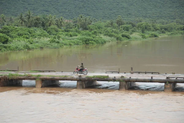 Brücke Über Den Fluss Ländlichen Raum — Stockfoto