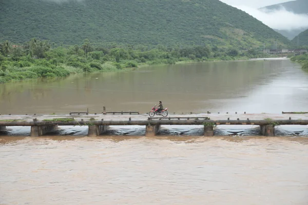 Ponte Através Rio Área Rural — Fotografia de Stock