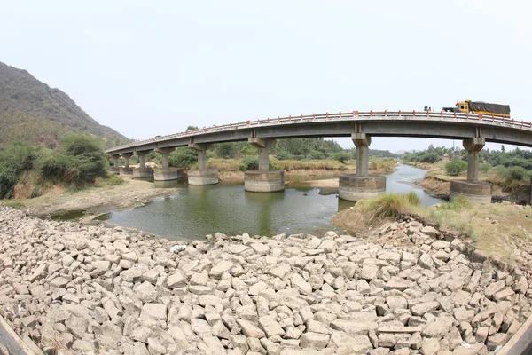 Ponte Attraverso Fiume Nella Zona Rurale — Foto Stock