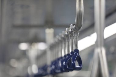 Metro Trenindeki Boş Tırabzanlar