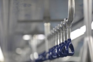 Metro Trenindeki Boş Tırabzanlar