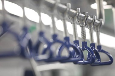 Metro Trenindeki Boş Tırabzanlar