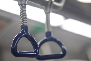 Metro Trenindeki Boş Tırabzanlar