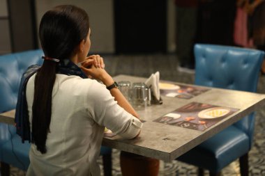 Kadın Model Ellerinin Yakın Çekimi