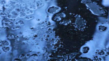 Ay ışığındaki su dokusu