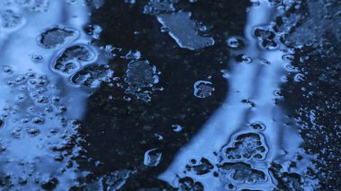 Ay ışığındaki su dokusu