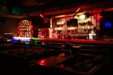 Barda içki şişeleri