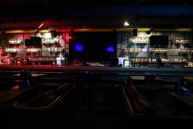 Barda içki şişeleri