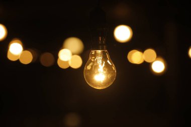 Eski model ampul gece