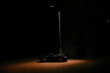 Gece araba park etmek.