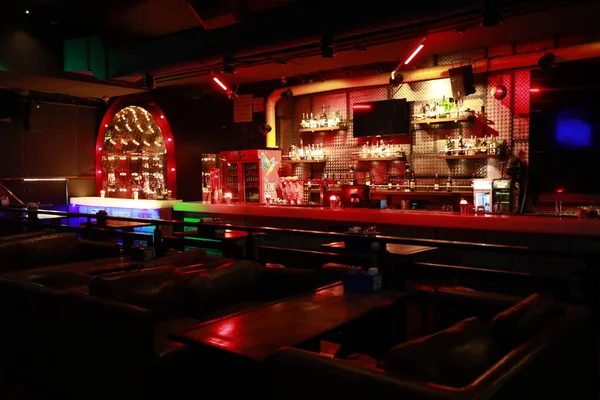 Barda içki şişeleri