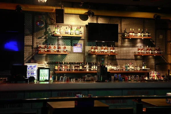 Barda içki şişeleri