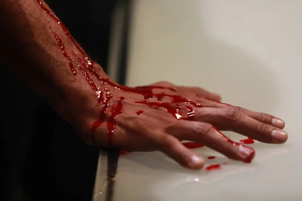 Mão Masculina Com Sangue — Fotografia de Stock