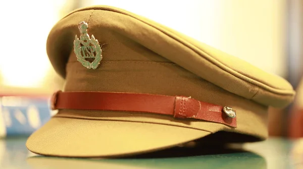 Cappello Della Polizia Indiana Sul Tavolo — Foto Stock