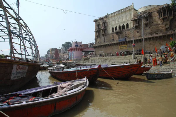 Bir Varanasi Hindistan Ghat — Stok fotoğraf