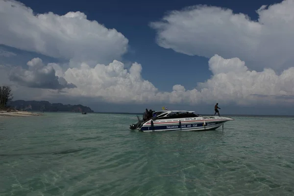 Туристические Лодки Воде — стоковое фото