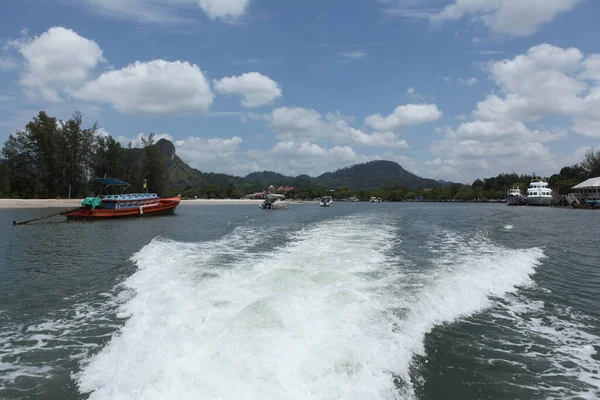 Bateau Touristique Dans Eau — Photo