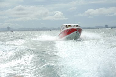 Denizdeki Sürat Teknesi