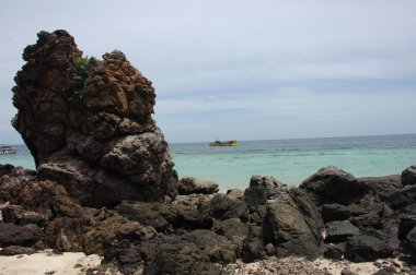 Sudaki Turist Gemisi