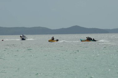 Sudaki Turist Gemisi