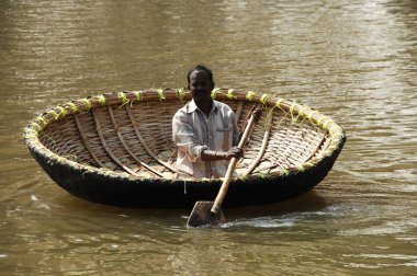 Teknedeki balıkçılar