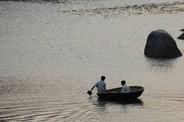 Teknedeki balıkçılar