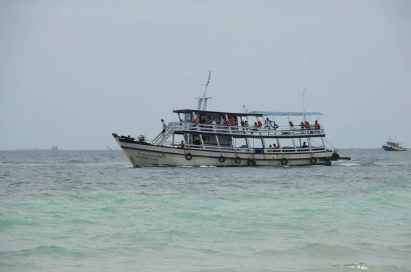 Bateau Touristique Dans Eau — Photo