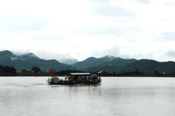 Bateau Touristique Dans Eau — Photo