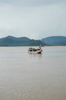 Sudaki Turist Gemisi
