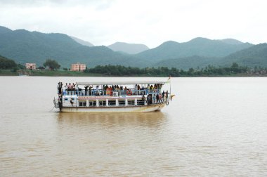 Yolcu gemisi Hindistan Nehri 'nde.