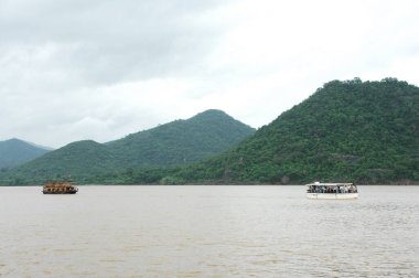 Yolcu gemisi Hindistan Nehri 'nde.