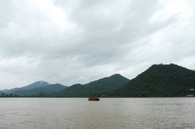 Yolcu gemisi Hindistan Nehri 'nde.