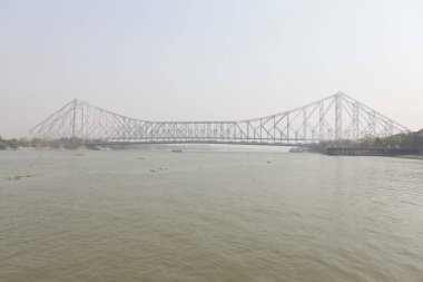 Suda balıkçı teknesi