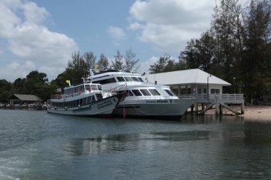 Plajdaki park tekneleri
