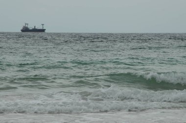 Harbor 'da bir gemi.