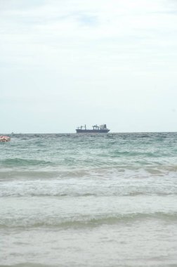 Harbor 'da bir gemi.